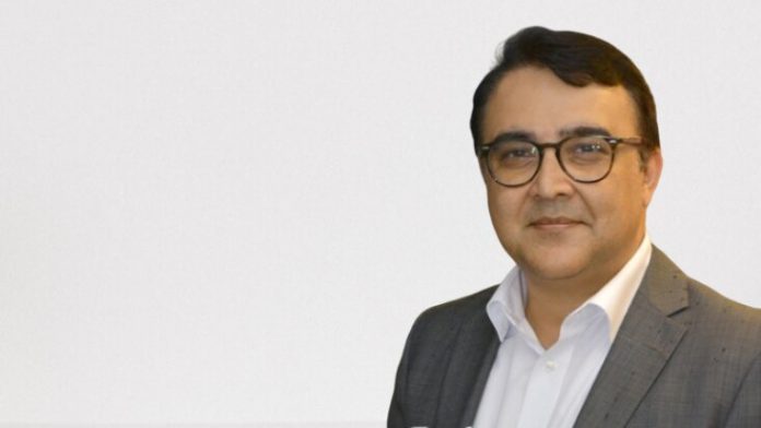 Shantanu joins Accenture as Management Consulting Principal Director