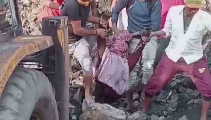 At least five killed in eastern Indian coal mine collapse At least five killed in eastern Indian coal mine collapse