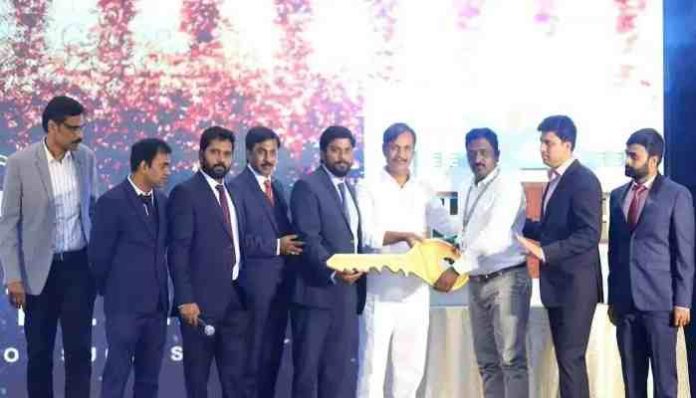 ELV Group gifts home to employees for completing a decade with the firm ELV Group gifts home to employees for completing a decade with the firm