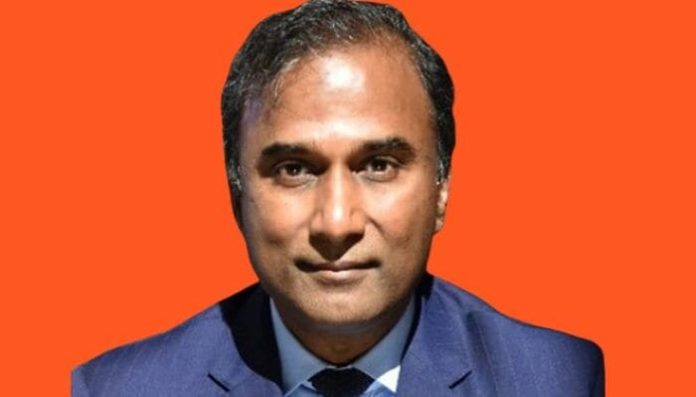 Indian-origin Shiva Ayyadurai applies for Twitter CEO, asks Elon Musk to choose him