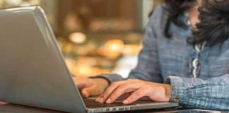 Female employee to pay 3 Lakh to Ex-Employer for 'Wasting Office Time'