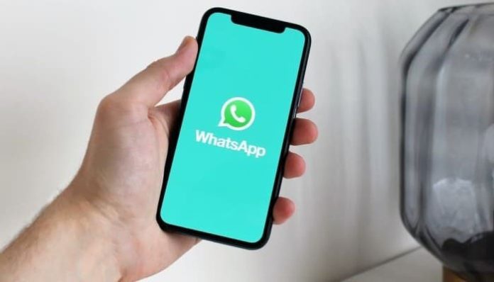 Deutsche Bank to cut bonuses of staff misusing WhatsApp messaging Deutsche Bank to cut bonuses of staff misusing WhatsApp messaging