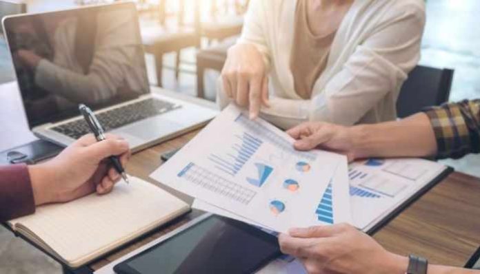 Indian IT firms to slash tech hiring by 40% in FY24 Indian IT firms to slash tech hiring by 40% in FY24
