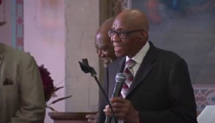 98-year-old Chicago man works full-time 7 days a week 98-year-old Chicago man works full-time 7 days a week