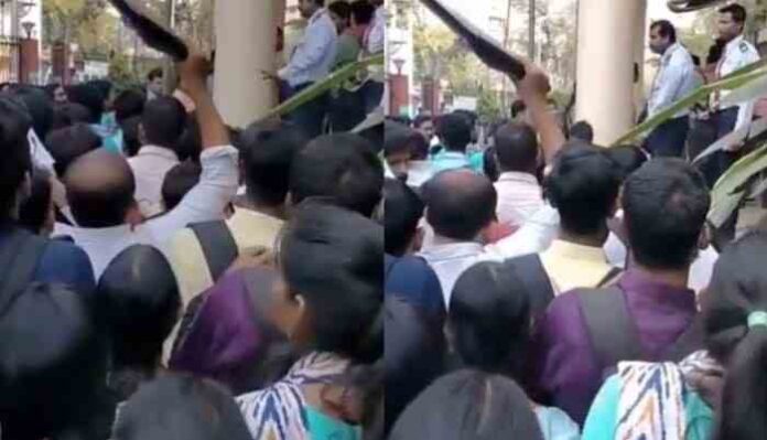 Wipro Walk-in interview Thousands Line up, Social media reacts Wipro Walk-in interview Thousands Line up, Social media reacts