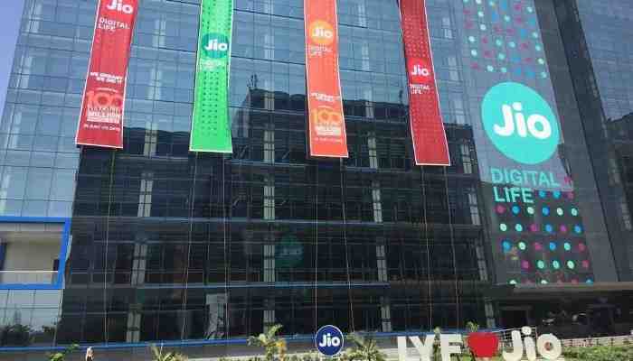 Reliance Jio is inviting applications of freshers & experienced roles
