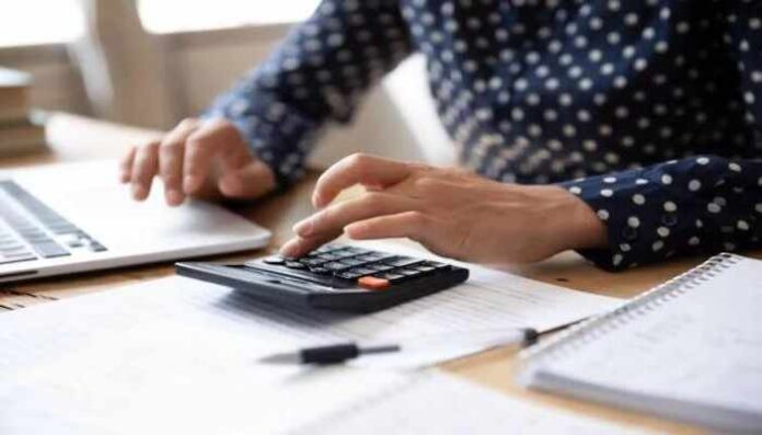 Employee Tweet Triggers Online Debate on Work-Life Balance Employee Tweet Triggers Online Debate on Work-Life Balance