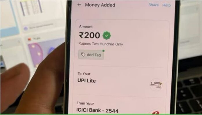 Founder Fines Latecomers Rs 200, Pays Rs 1,000 himself Founder Fines Latecomers Rs 200, Pays Rs 1,000 himself